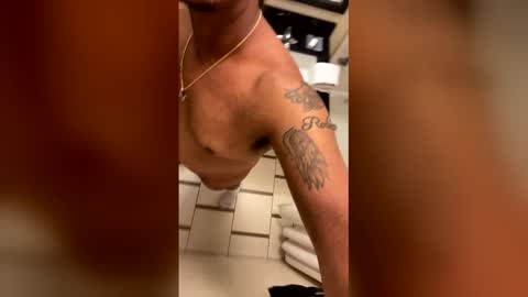 Snapshot of freewild999 chatting on February 15, 5:04 am freewild999 online show from February 15, 5:04 am