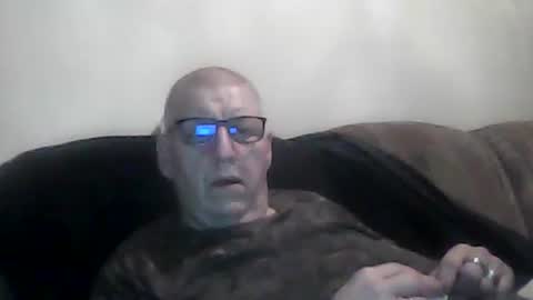 Snapshot of frefredo chatting on January 18, 7:01 am fred online show from January 18, 7:01 am