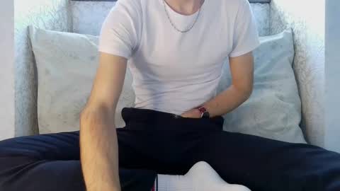 Snapshot of french_666999 chatting on January 16, 1:14 pm French 666999 online show from January 16, 1:14 pm