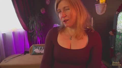 Snapshot of french_devotion chatting on February 2, 10:47 am Louise or Lou 3 online show from February 2, 10:47 am