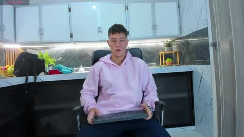 Xavier online show from April 14, 1:55 am