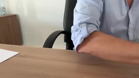 Snapshot of frenchsweetdick chatting on December 1, 12:10 pm frenchsweetdick online show from December 1, 12:10 pm