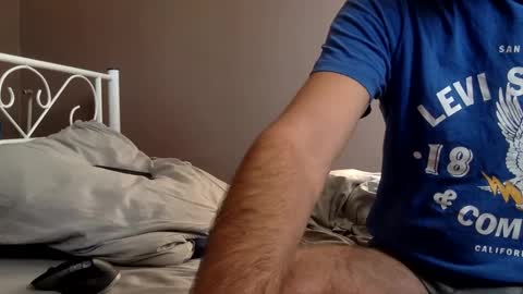 Snapshot of frenchy899 chatting on December 15, 9:24 am Antoine online show from December 15, 9:24 am