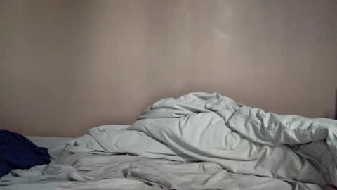 Snapshot of frenchy899 chatting on January 18, 7:17 am Antoine online show from January 18, 7:17 am