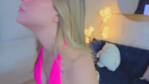 fresita_pink_ online show from March 11, 4:29 am