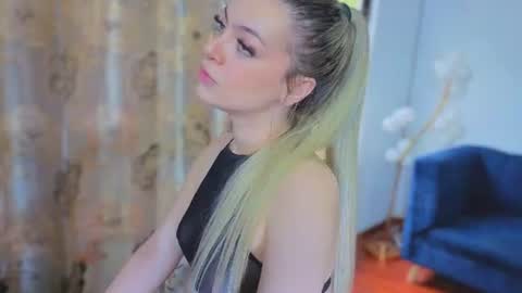 Snapshot of fresita_pink_ chatting on July 23, 9:24 pm fresita_pink_ online show from July 23, 9:24 pm