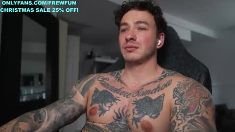 Snapshot of frewfun chatting on November 25, 6:19 pm cameron online show from November 25, 6:19 pm