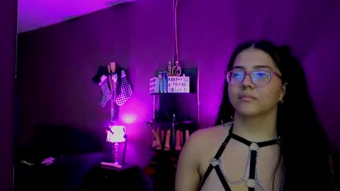 Snapshot of freya_aspen chatting on December 3, 5:31 am online show from December 3, 5:31 am
