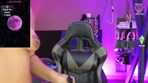 Snapshot of freya_aspen chatting on February 12, 5:15 am online show from February 12, 5:15 am