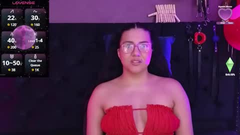 Snapshot of freya_aspen chatting on February 18, 3:21 am online show from February 18, 3:21 am