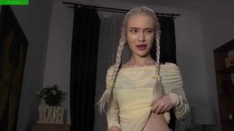 Freya online show from April 10, 7:29 pm