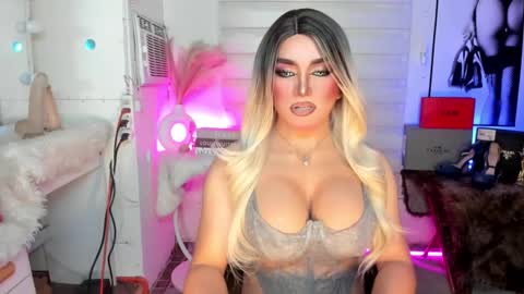 Snapshot of freya_lovestocum chatting on September 9, 2:22 am Miss Frea online show from September 9, 2:22 am
