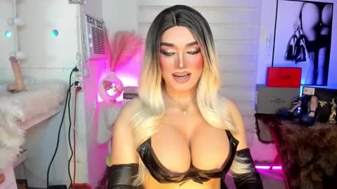 Snapshot of freya_lovestocum chatting on September 10, 2:33 am Miss Frea online show from September 10, 2:33 am