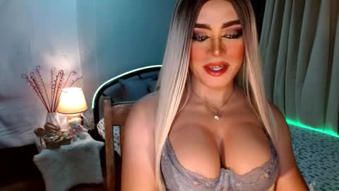 Snapshot of freya_lovestocum chatting on October 8, 12:30 am Miss Frea online show from October 8, 12:30 am