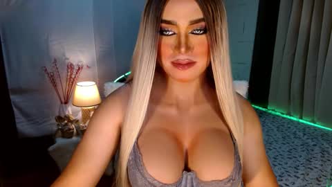 Snapshot of freya_lovestocum chatting on October 14, 8:20 pm Miss Frea online show from October 14, 8:20 pm