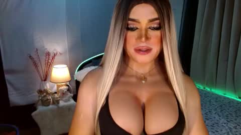 Snapshot of freya_lovestocum chatting on October 17, 11:29 pm Miss Frea online show from October 17, 11:29 pm