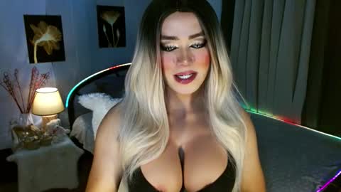 Snapshot of freya_lovestocum chatting on February 7, 2:15 am Miss Frea online show from February 7, 2:15 am