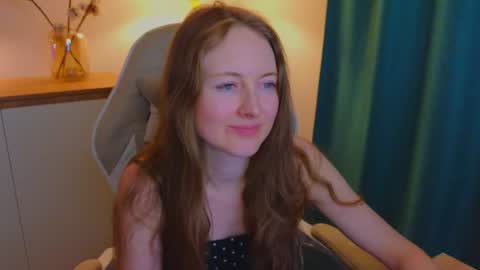 Snapshot of freya_nilsson chatting on December 5, 7:49 pm Freya online show from December 5, 7:49 pm