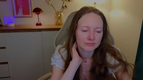 Snapshot of freya_nilsson chatting on December 8, 3:45 pm Freya online show from December 8, 3:45 pm