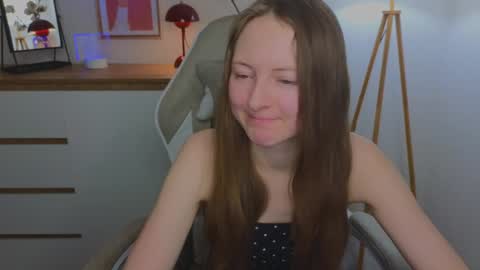 Snapshot of freya_nilsson chatting on December 17, 7:04 pm Freya online show from December 17, 7:04 pm