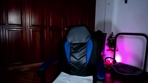 freyanatural online show from December 19, 11:23 pm