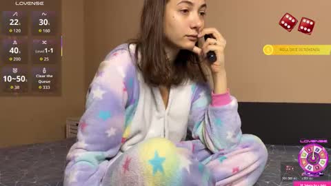 FreyaOliver online show from October 19, 9:43 am