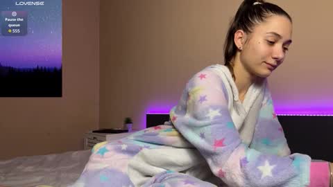 FreyaOliver online show from December 18, 9:32 pm