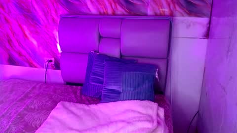 Snapshot of freyja_01 chatting on March 9, 11:25 pm Freyja online show from March 9, 11:25 pm