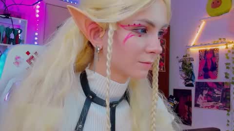 Snapshot of frida_fortune chatting on November 7, 1:55 pm Frida A boost to fortune for the one who gives a thumbs up and a bonus lucky for those who support me by joining the fanclub online show from November 7, 1:55 pm