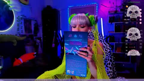 Frida A boost to fortune for the one who gives a thumbs up and a bonus lucky for those who support me by joining the fanclub online show from November 12, 10:09 pm