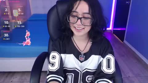 frida_lassi_ online show from December 16, 6:27 pm