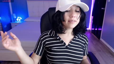 frida_lassi_ online show from January 21, 12:07 pm