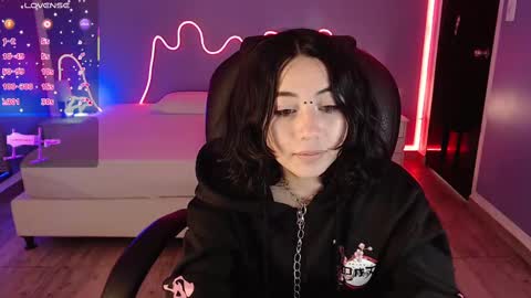 frida_lassi_ online show from February 11, 3:40 pm