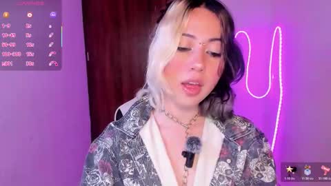frida_lassi_ online show from December 13, 9:42 pm