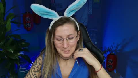 Snapshot of fridatander chatting on December 31, 4:25 pm Frida Tander online show from December 31, 4:25 pm