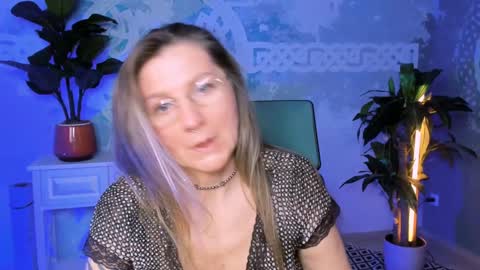 Snapshot of fridatander chatting on January 18, 9:13 am Frida Tander online show from January 18, 9:13 am