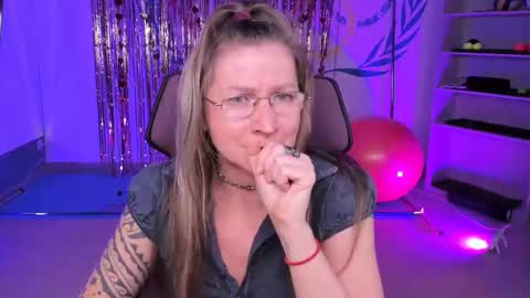 Snapshot of fridatander chatting on February 20, 3:30 pm Frida Tander online show from February 20, 3:30 pm