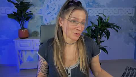 Snapshot of fridatander chatting on February 22, 3:25 pm Frida Tander online show from February 22, 3:25 pm