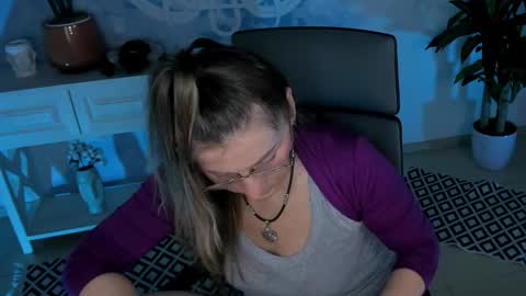 Frida Tander online show from November 27, 5:09 am