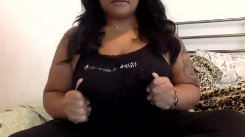 Snapshot of friskythickbabexo chatting on June 22, 9:01 pm Friskybabexo online show from June 22, 9:01 pm
