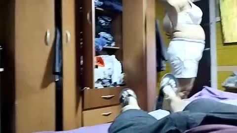 Snapshot of frizzy_girl chatting on January 26, 10:46 pm Frizzy girl online show from January 26, 10:46 pm