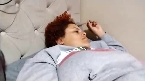 Snapshot of frizzy_girl chatting on November 2, 3:09 am Frizzy girl online show from November 2, 3:09 am