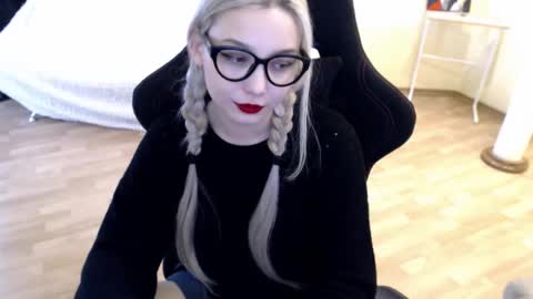 Snapshot of fromsun_forsoul chatting on February 18, 6:59 am Lilith online show from February 18, 6:59 am