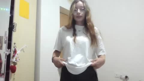 Snapshot of frostsugar chatting on June 14, 5:15 pm Kate online show from June 14, 5:15 pm