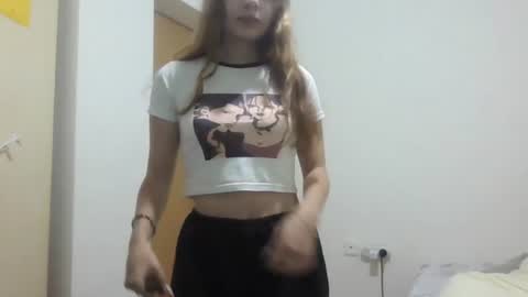 Snapshot of frostsugar chatting on June 16, 7:27 pm Kate online show from June 16, 7:27 pm