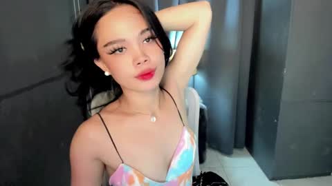 Snapshot of fuchsia_love chatting on December 13, 9:35 am HI IM RONA DONT FORGET GIVE ME THUMBS UP AND JOIN TO MY FANCLUB online show from December 13, 9:35 am