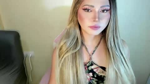 Snapshot of fuckdoll_rain chatting on April 17, 8:56 pm R A I N M O R A L E S G M A I L . C O M online show from April 17, 8:56 pm