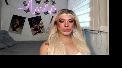 MISS NEILLY online show from July 31, 8:47 am