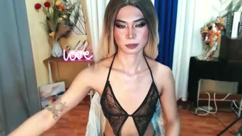 Snapshot of fuckingtransangel chatting on May 24, 12:48 am ANGELICA FOX online show from May 24, 12:48 am