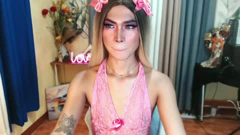 Snapshot of fuckingtransangel chatting on June 22, 3:25 am ANGELICA FOX online show from June 22, 3:25 am